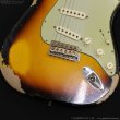 画像4: Fender Custom Shop　1961 Stratocaster Heavy Relic [Super Faded/Aged 3-Color Sunburst] [決算セール特価] (4)