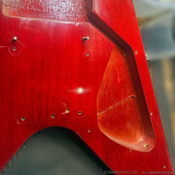 画像27: Gibson Custom Shop　2001 1967 Flying V Korina w/Vibrola [Cherry] [中古品] (27)